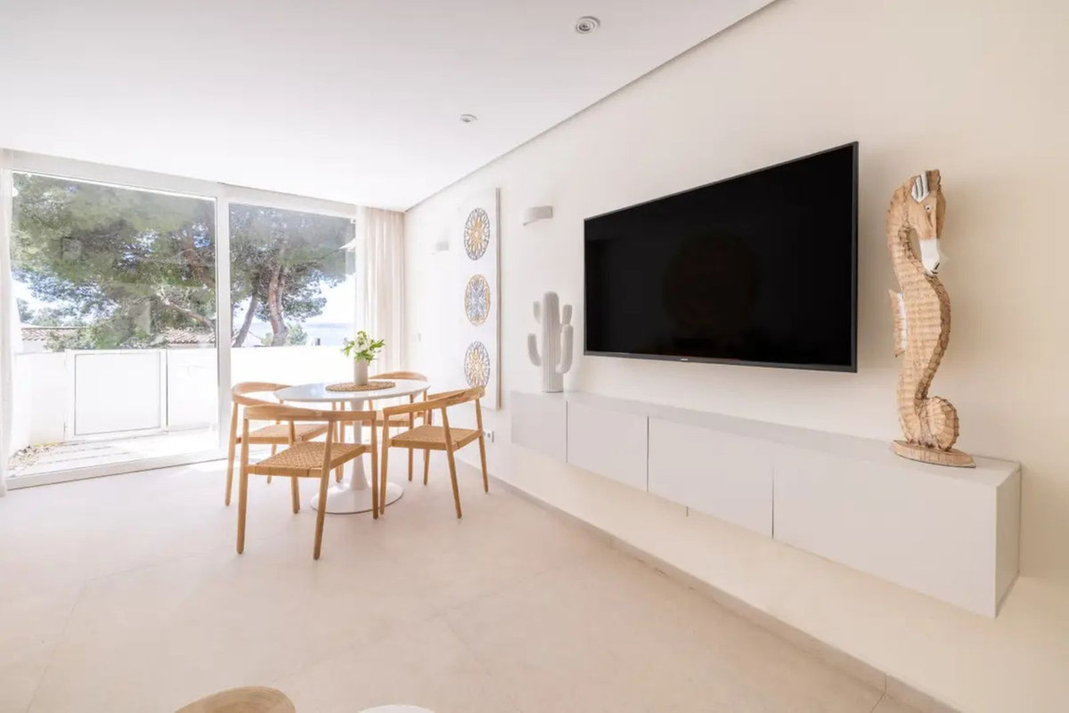 1 Bedroom Apartment in Estepona - Photo 4