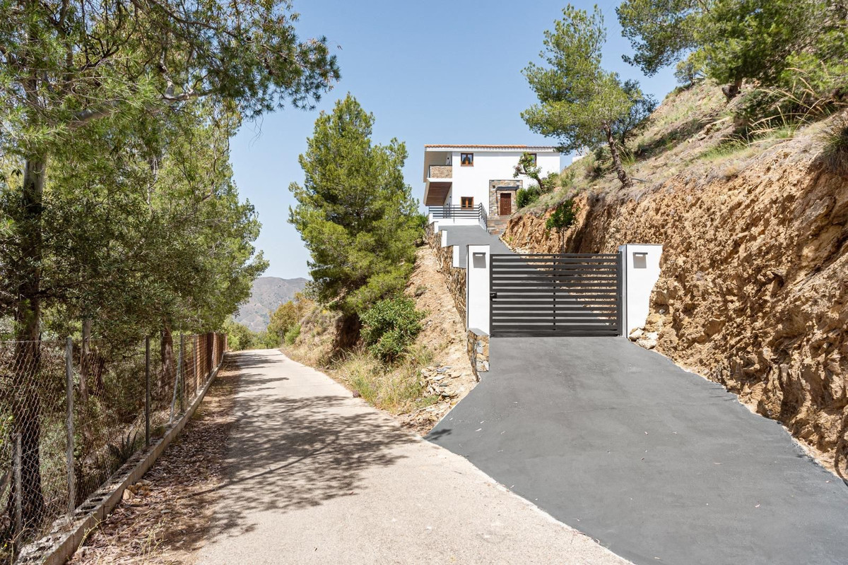 4 Bedroom Villa in Málaga - Photo 3