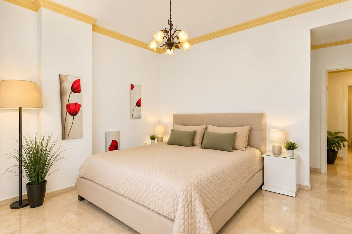 3 Bedroom Apartment in Marbella - Photo 15