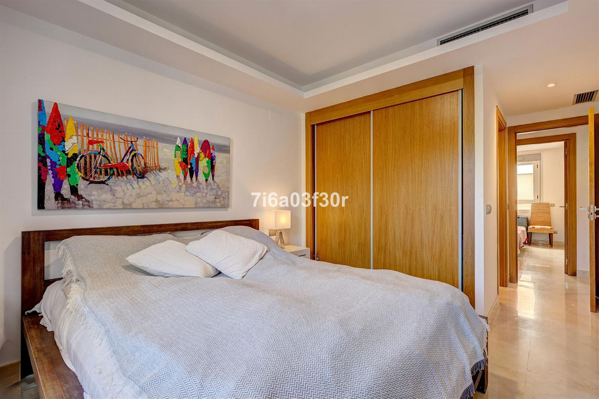 3 Bedroom Apartment in Marbella - Photo 10