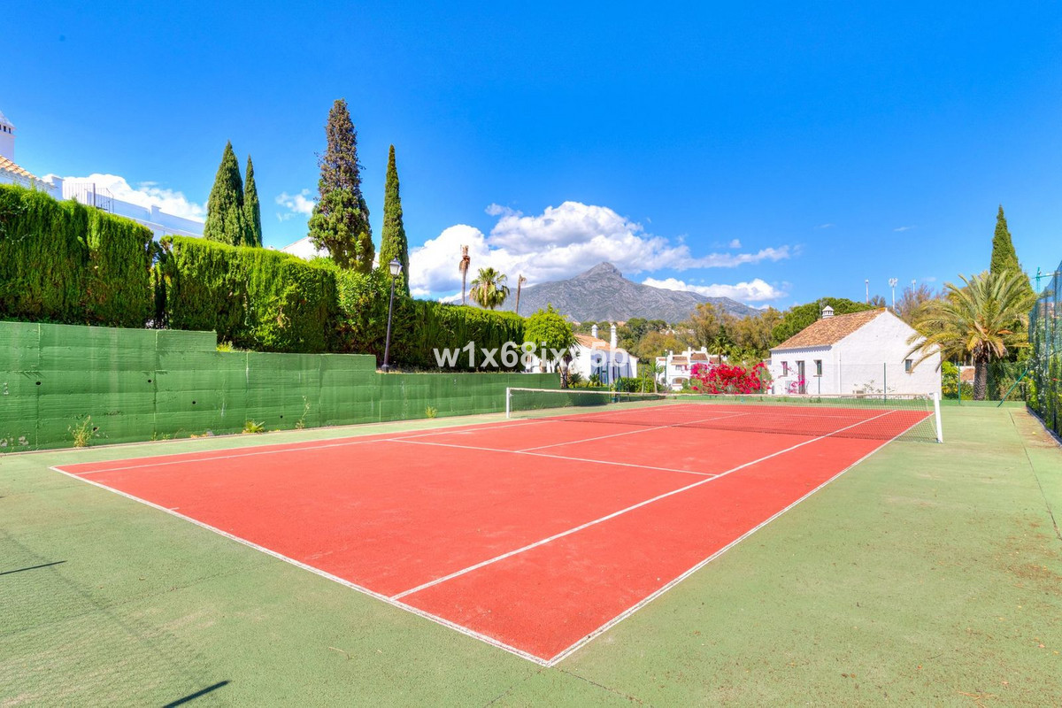 2 Bedroom Townhouse in Marbella - Photo 23