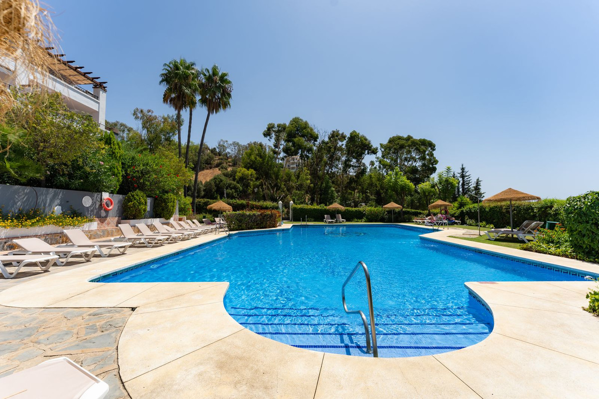 2 Bedroom Penthouse in Benahavís - Photo 43