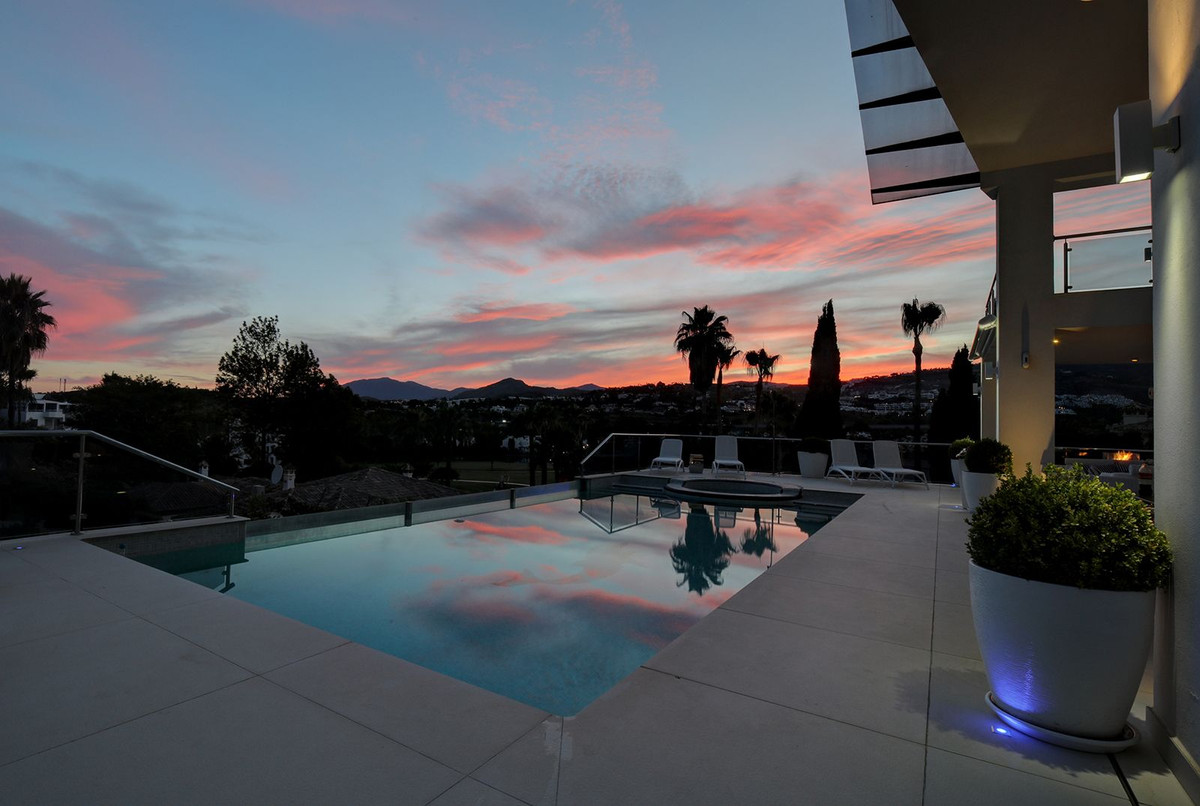 5 Bedroom Villa in Marbella - Photo 20
