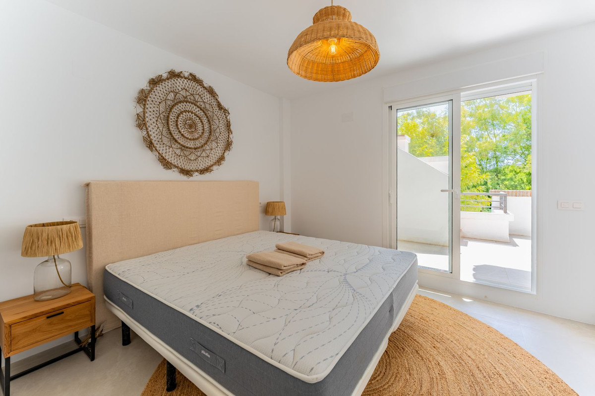 2 Bedroom Penthouse in Benahavís - Photo 20