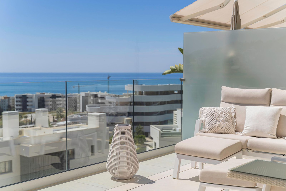 2 Bedroom Apartment in Benalmádena - Photo 5