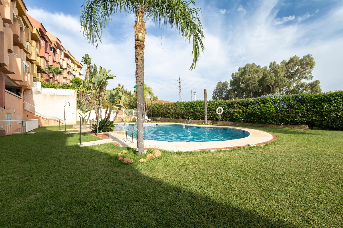 2 Bedroom Penthouse in Fuengirola - Photo 17