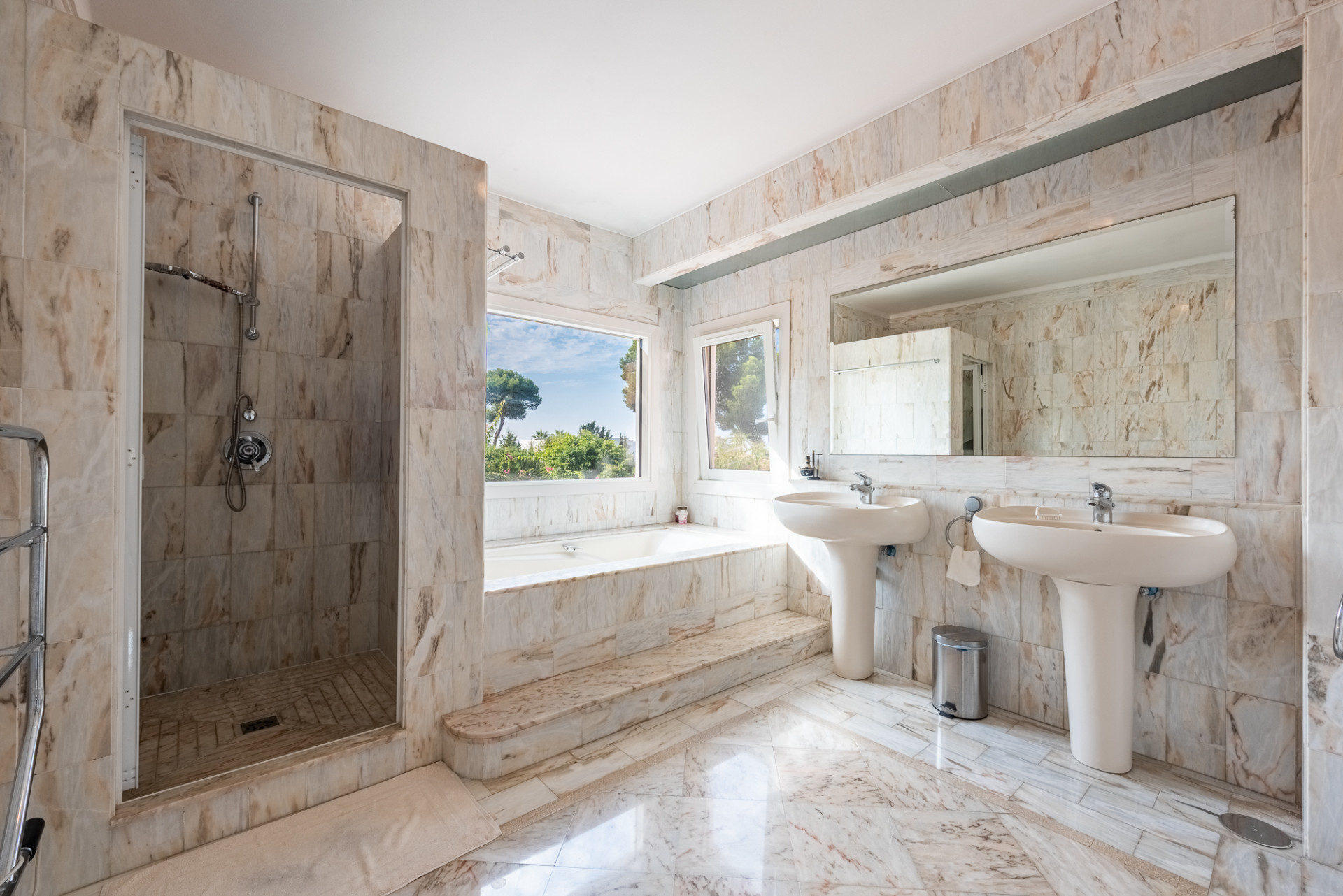 4 Bedroom Villa in Estepona - Photo 20