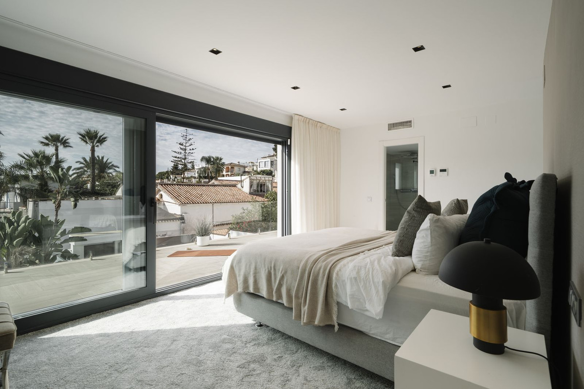 4 Bedroom Villa in Marbella - Photo 15