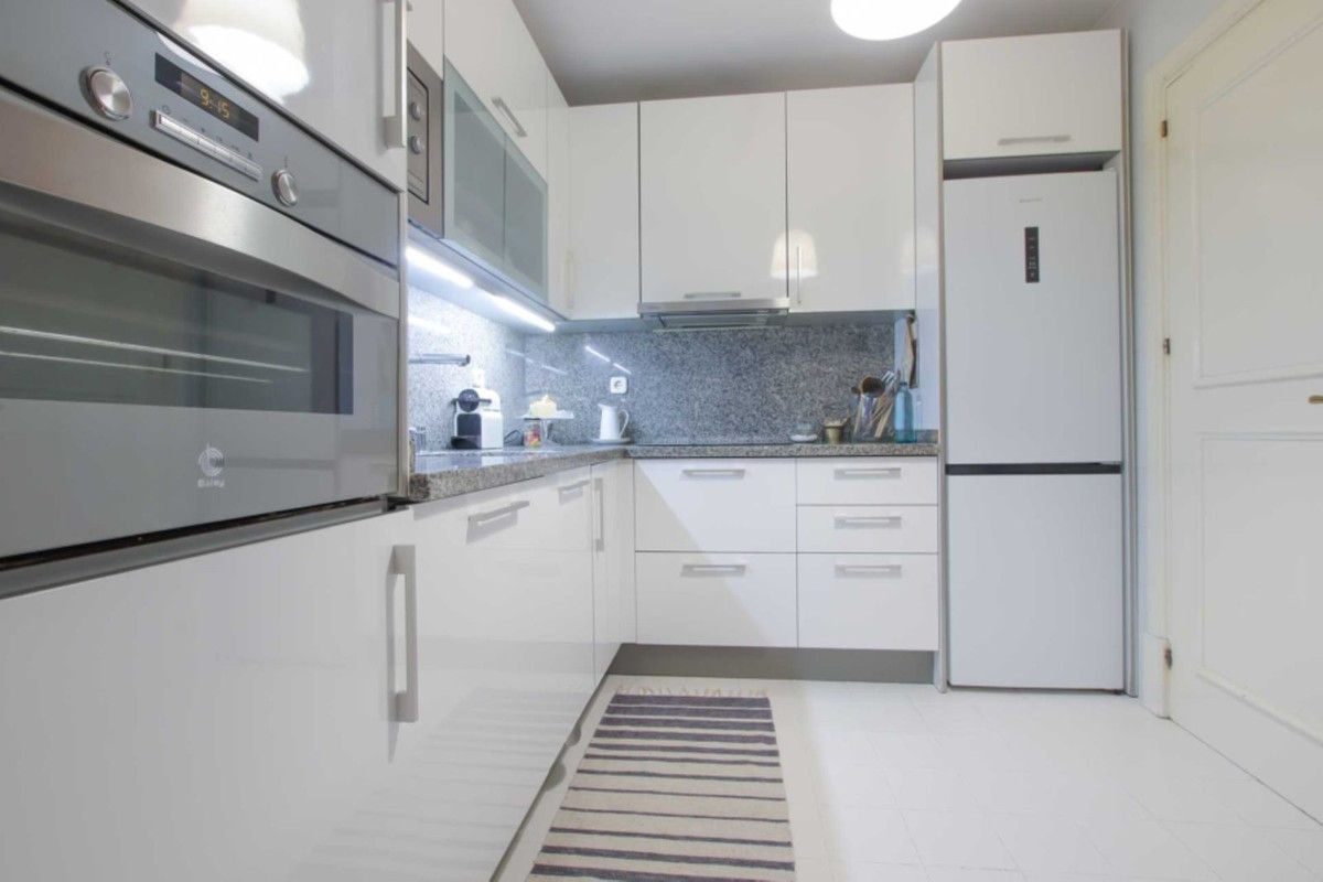 2 Bedroom Apartment in Marbella - Photo 11