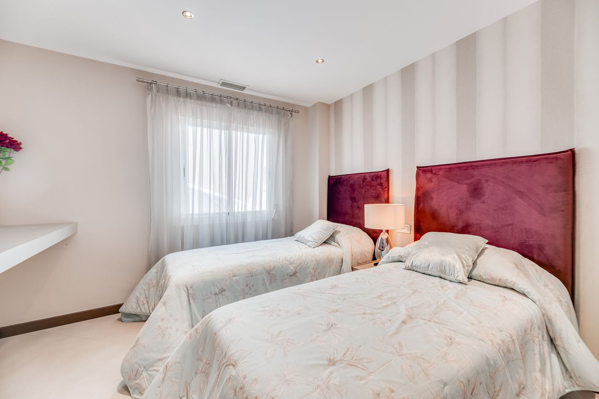 3 Bedroom Apartment in Marbella - Photo 16