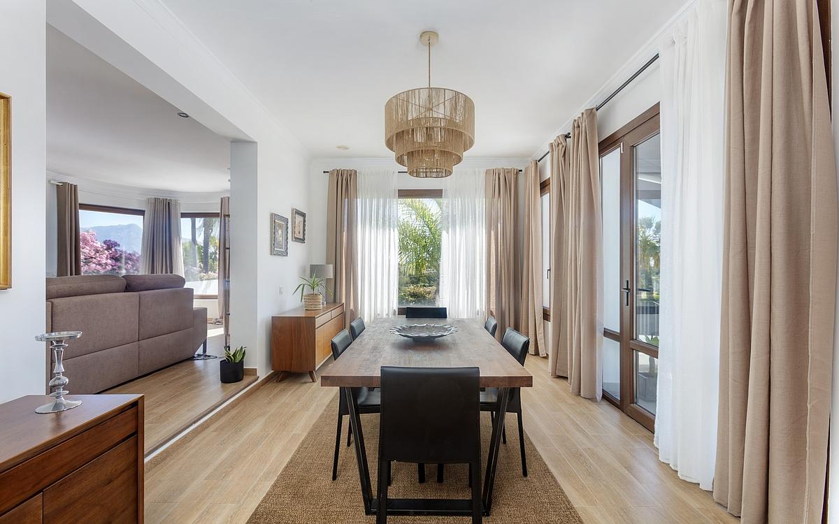 6 Bedroom Villa in Estepona - Photo 5