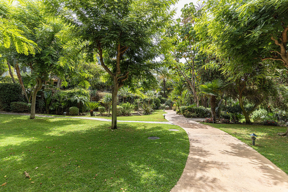 2 Bedroom Apartment in Marbella - Photo 46