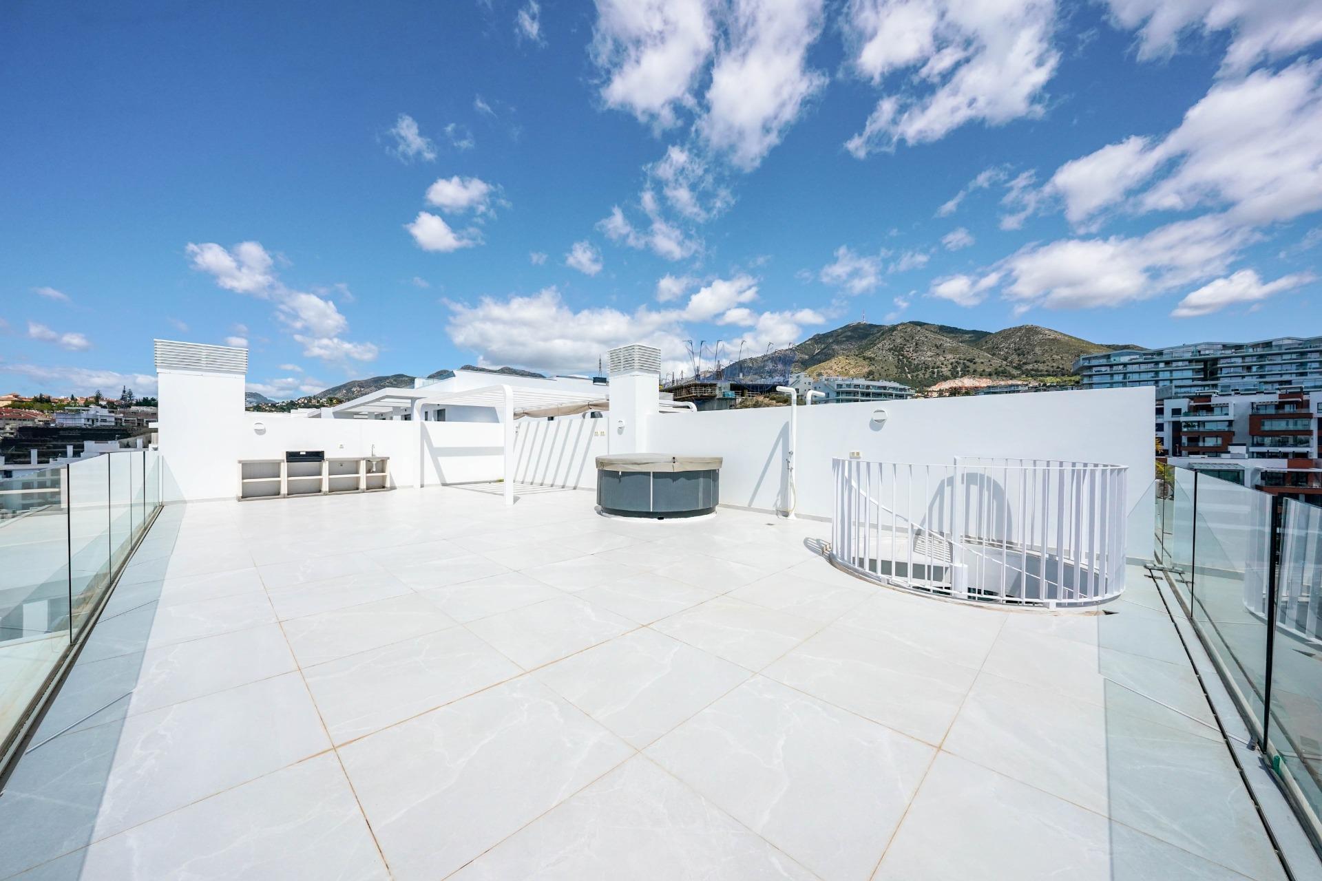 2 Bedroom Penthouse in Benalmádena - Photo 17