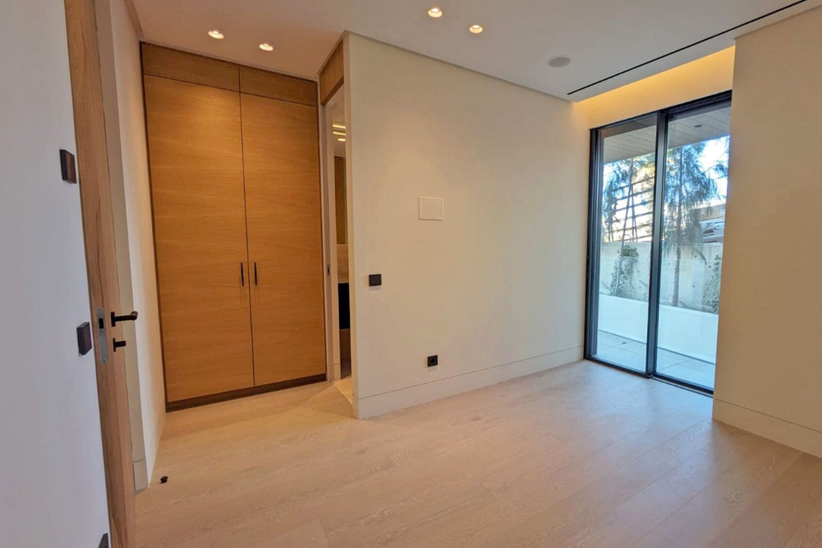 3 Bedroom Apartment in Estepona - Photo 22