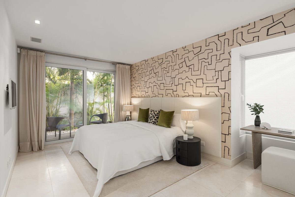 4 Bedroom Villa in Marbella - Photo 19