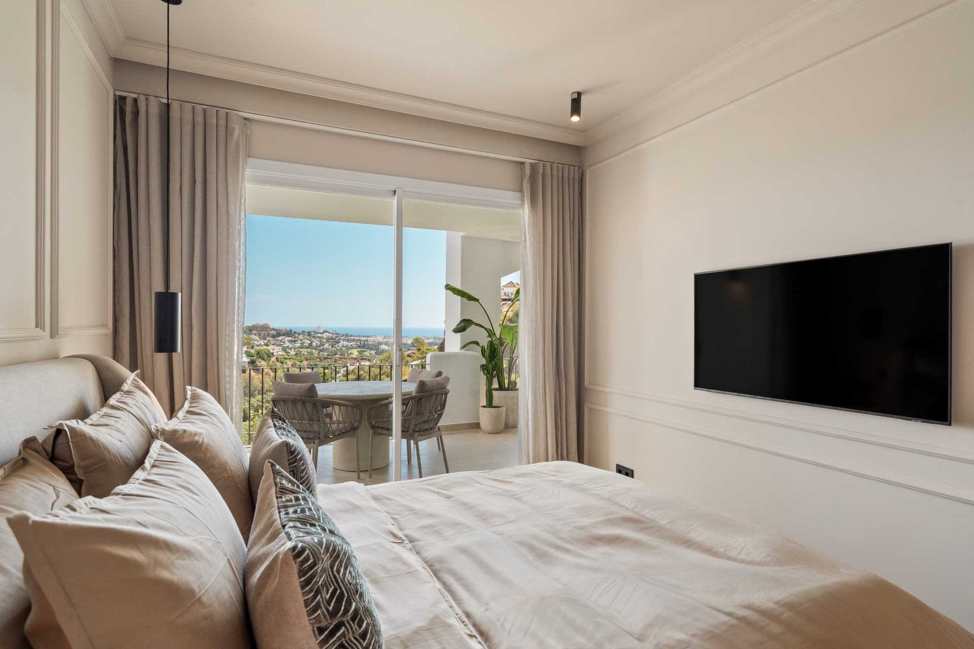 3 Bedroom Apartment in Benahavís - Photo 12