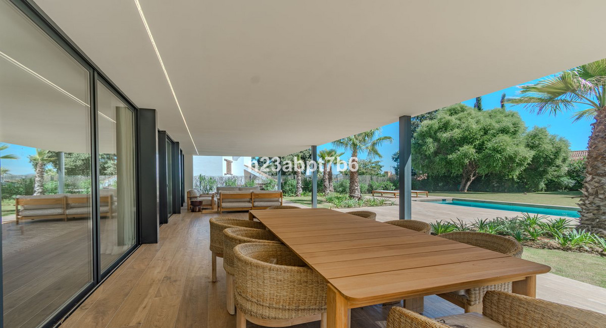 5 Bedroom Villa in Sotogrande - Photo 7