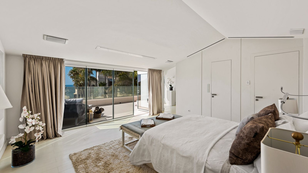 4 Bedroom Villa in Marbella - Photo 21