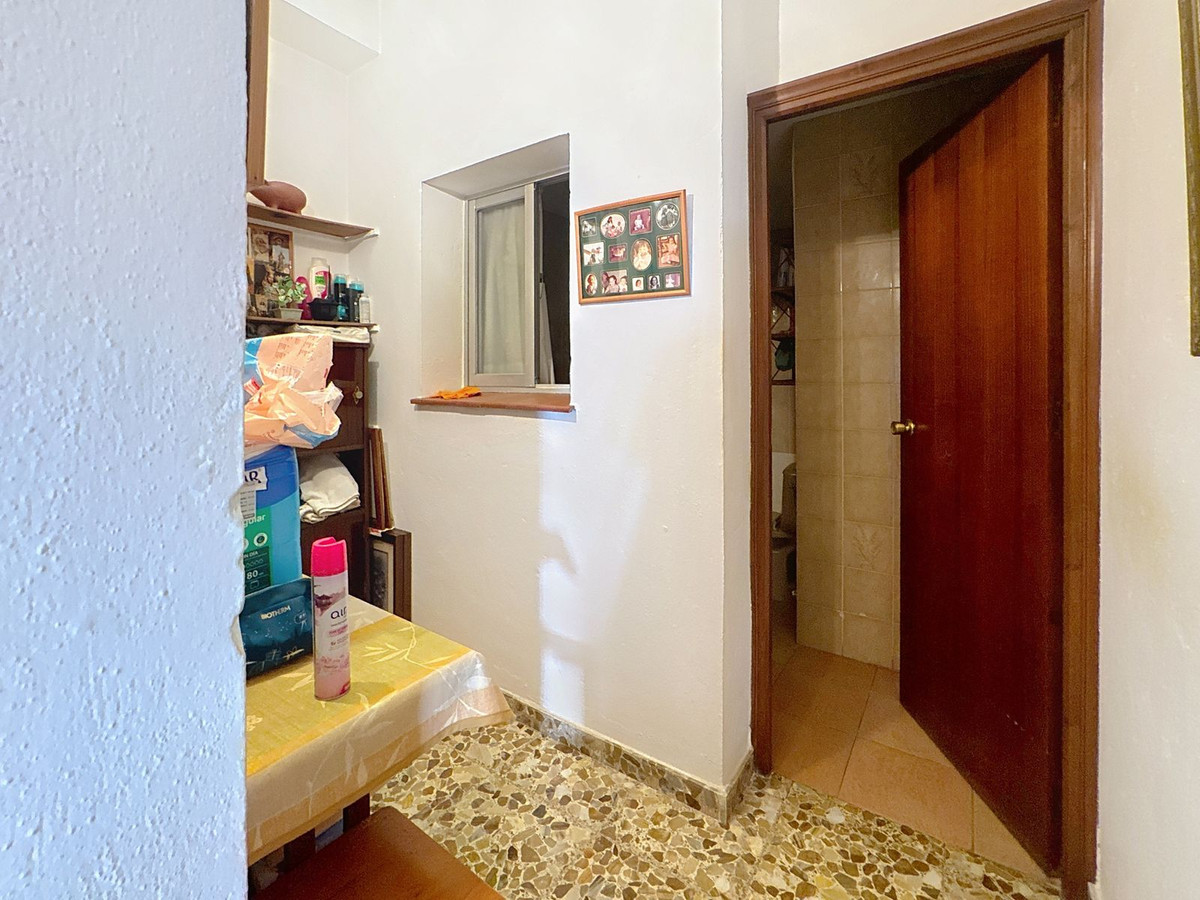 5 Bedroom Townhouse in Estepona - Photo 6