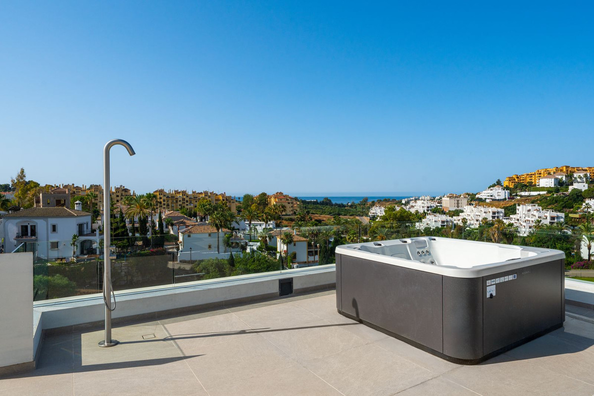 4 Bedroom Villa in Estepona - Photo 32