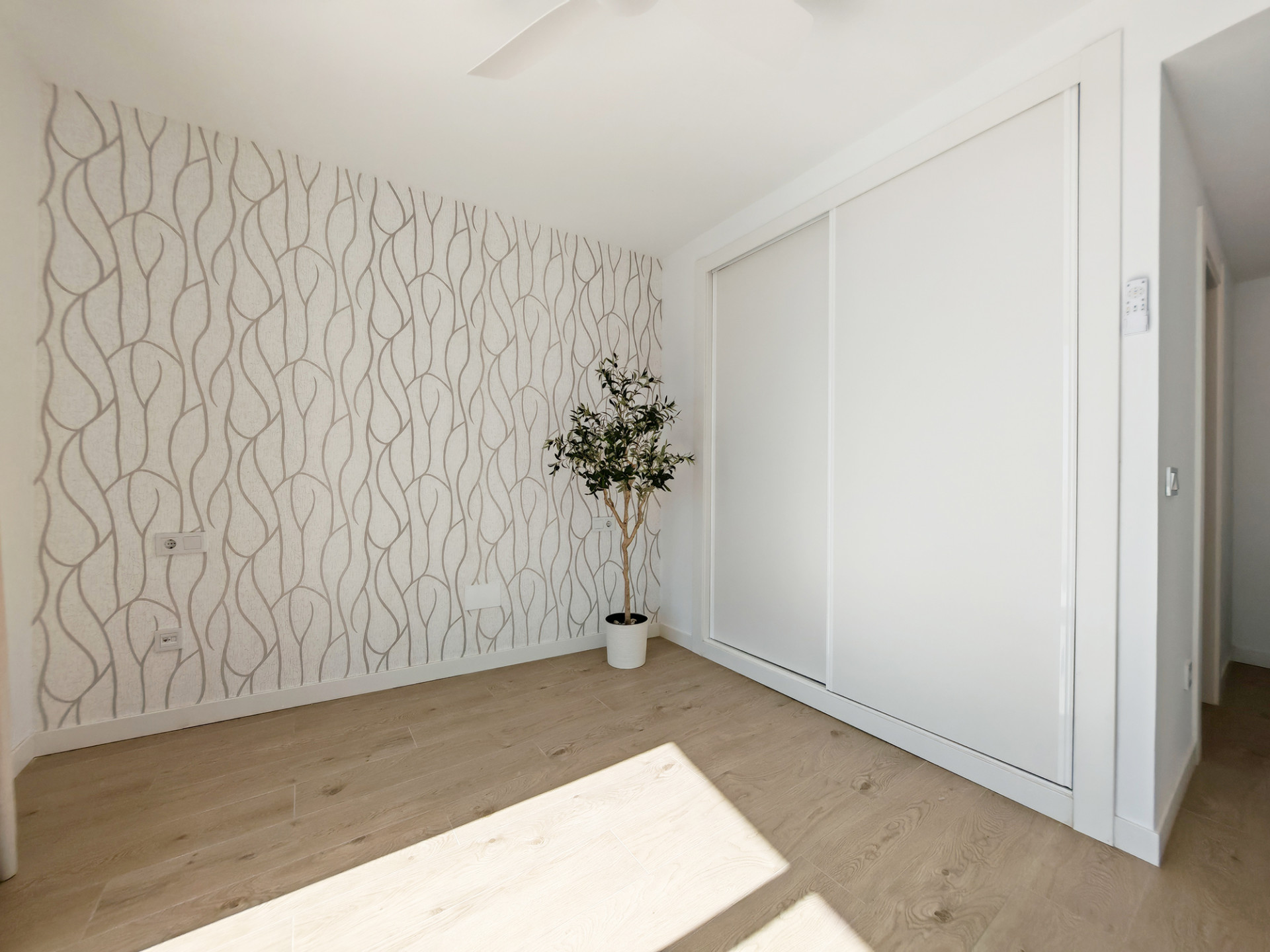2 Bedroom Apartment in Estepona - Photo 10
