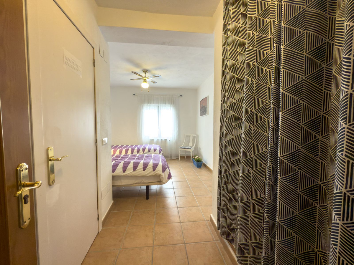 6 Bedroom Townhouse in Tolox - Photo 25