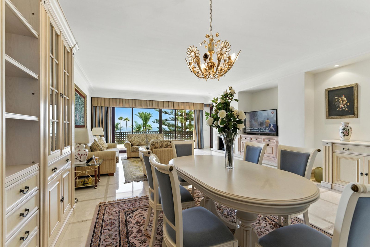 2 Bedroom Apartment in Estepona - Photo 16