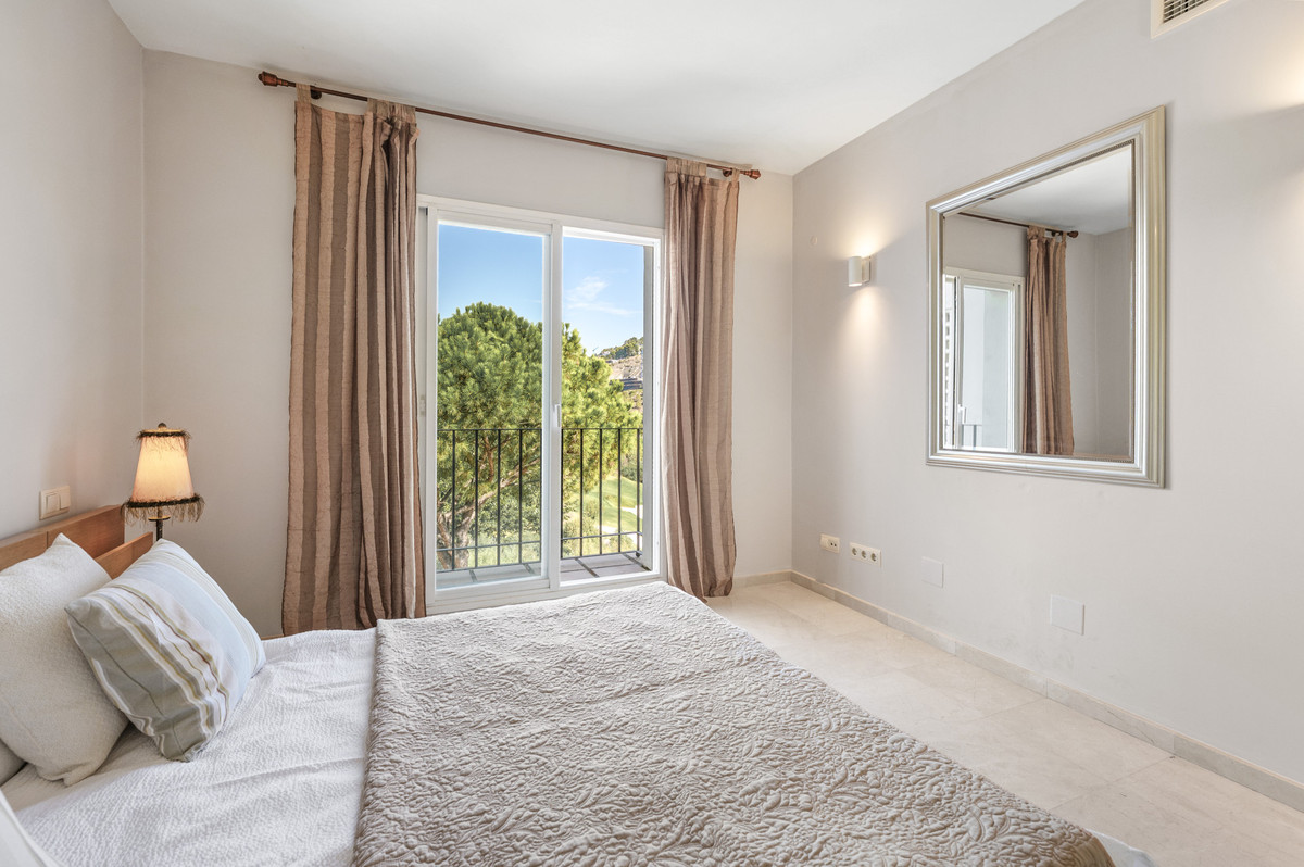 3 Bedroom Penthouse in Benahavís - Photo 23