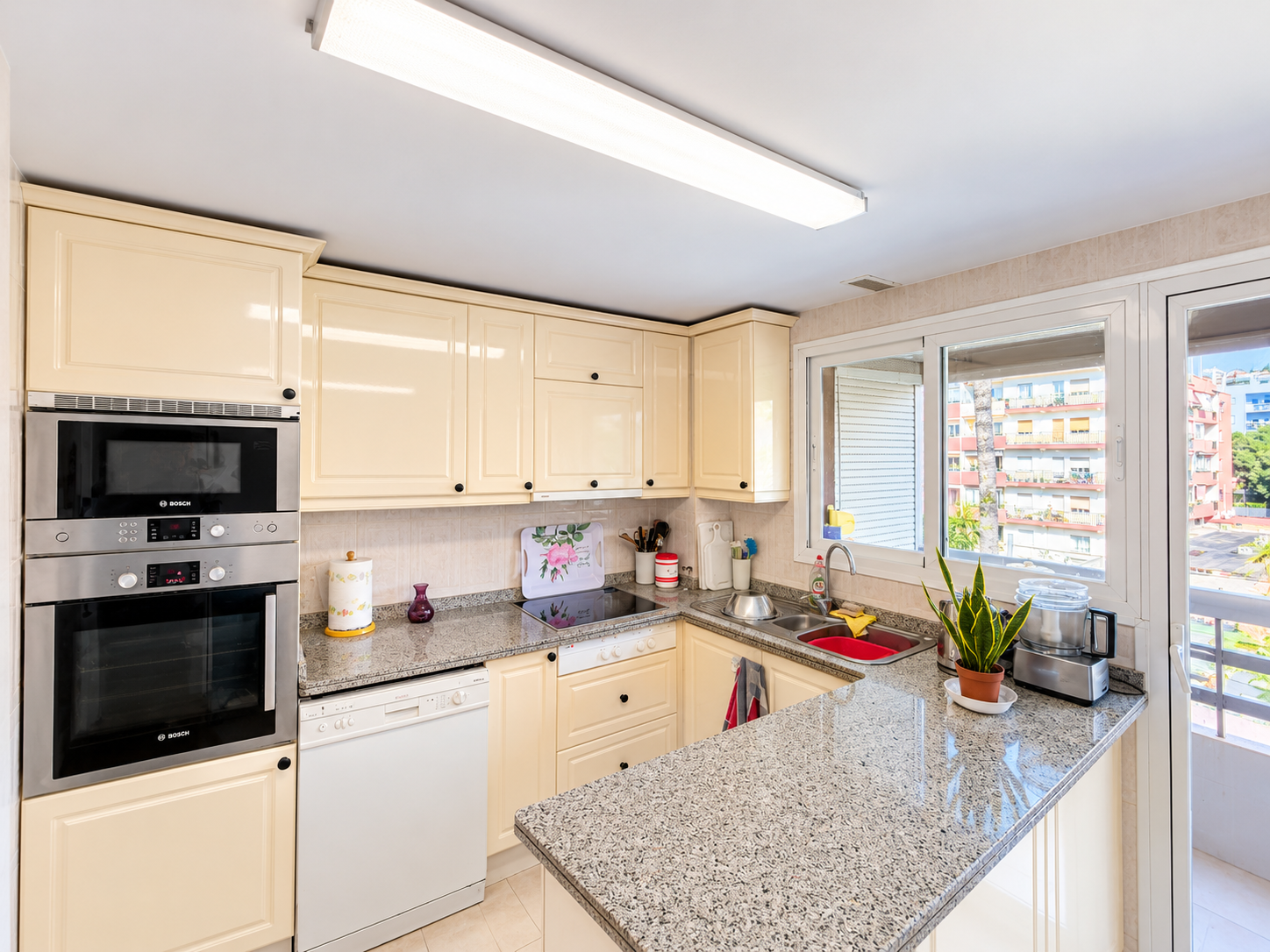 Piso de 4 dormitorios con piscina en Málaga – Foto 7