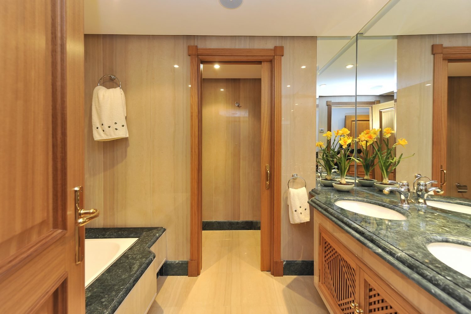 2 Bedroom Apartment in Marbella - Photo 7