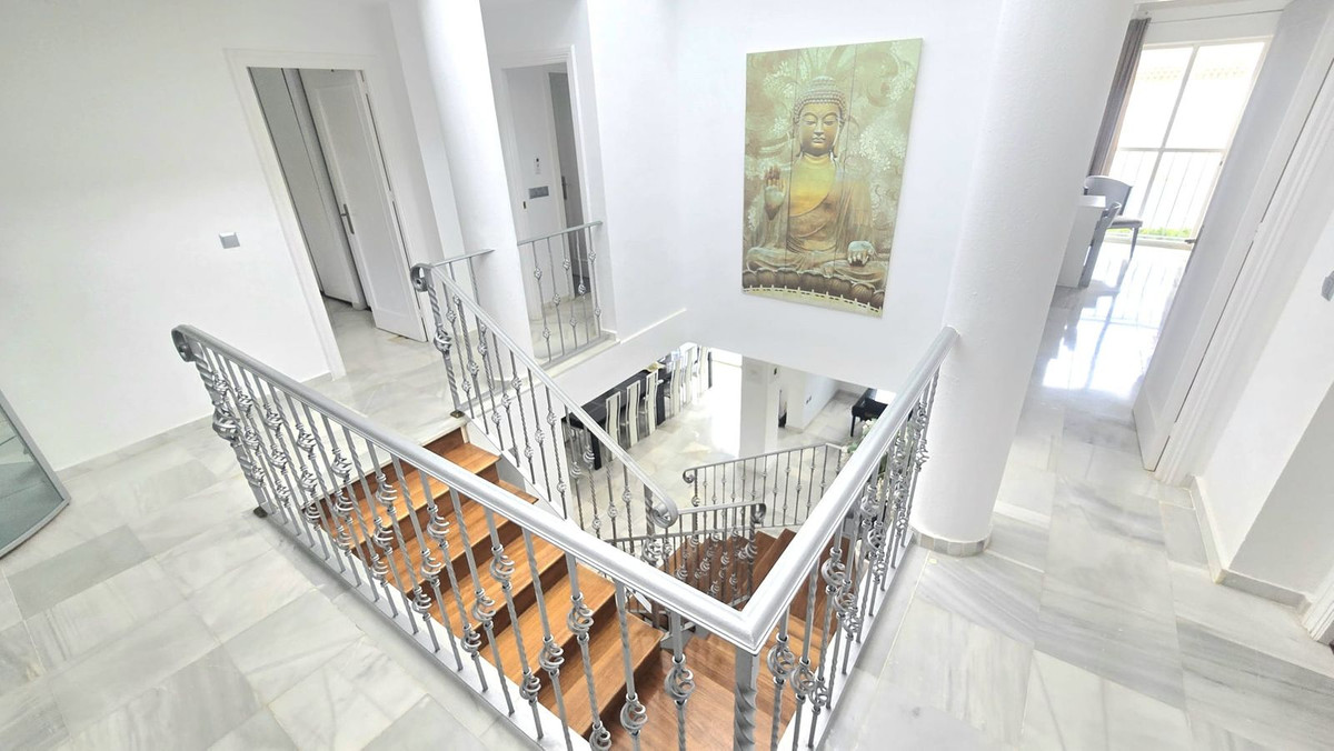 8 Bedroom Villa in Marbella - Photo 15