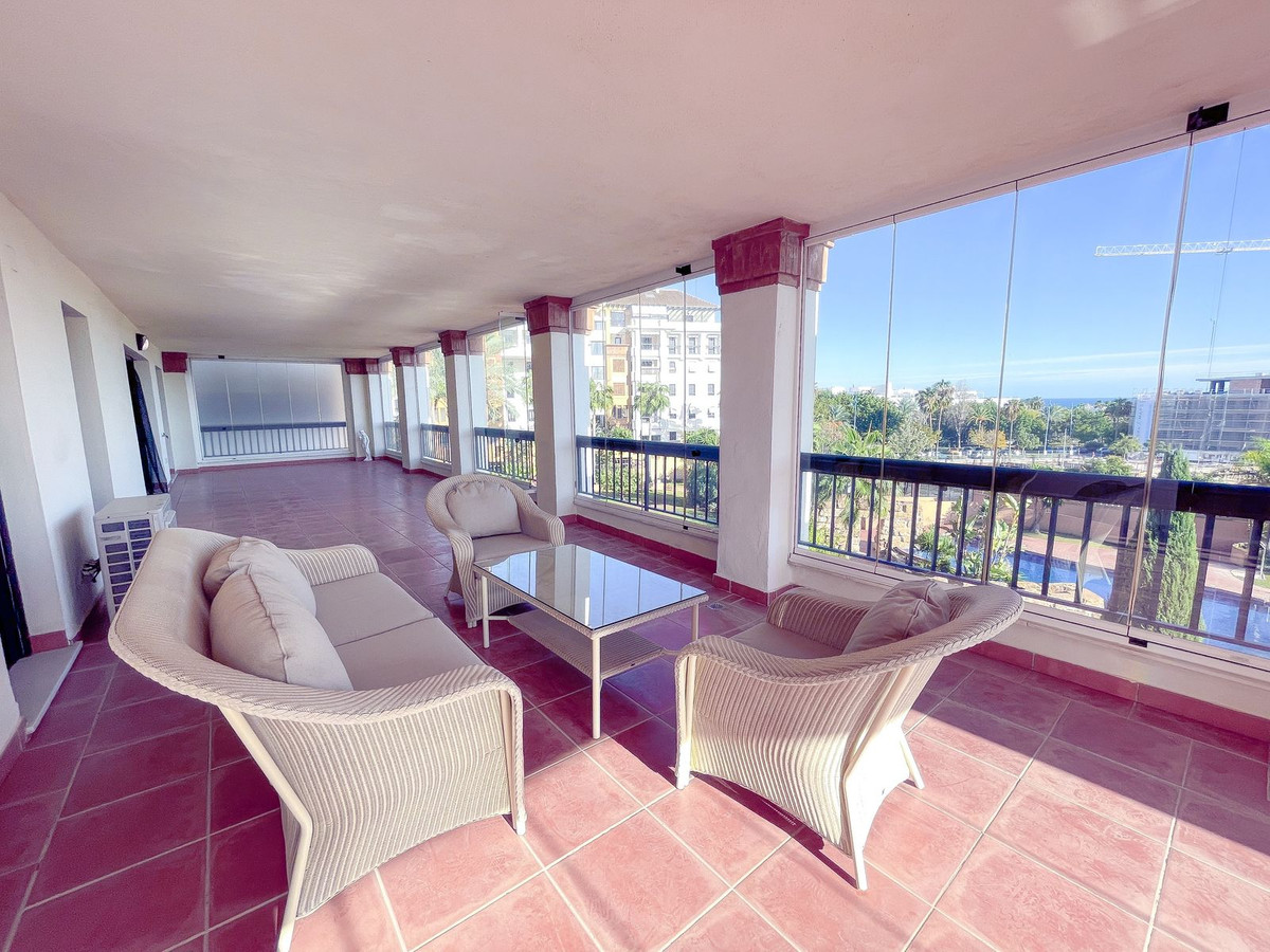 3 Bedroom Apartment in San Pedro de Alcántara - Photo 2