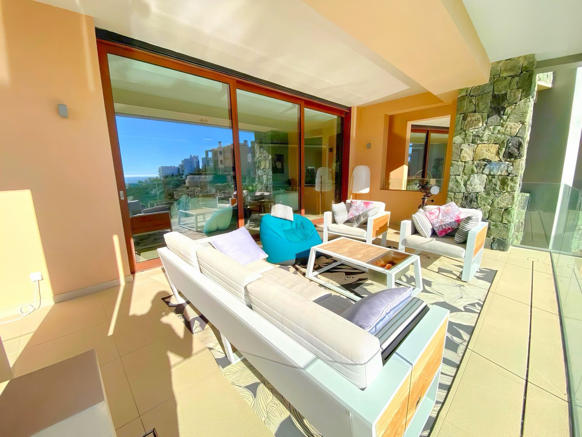 4 Bedroom Apartment in Benahavís - Photo 13