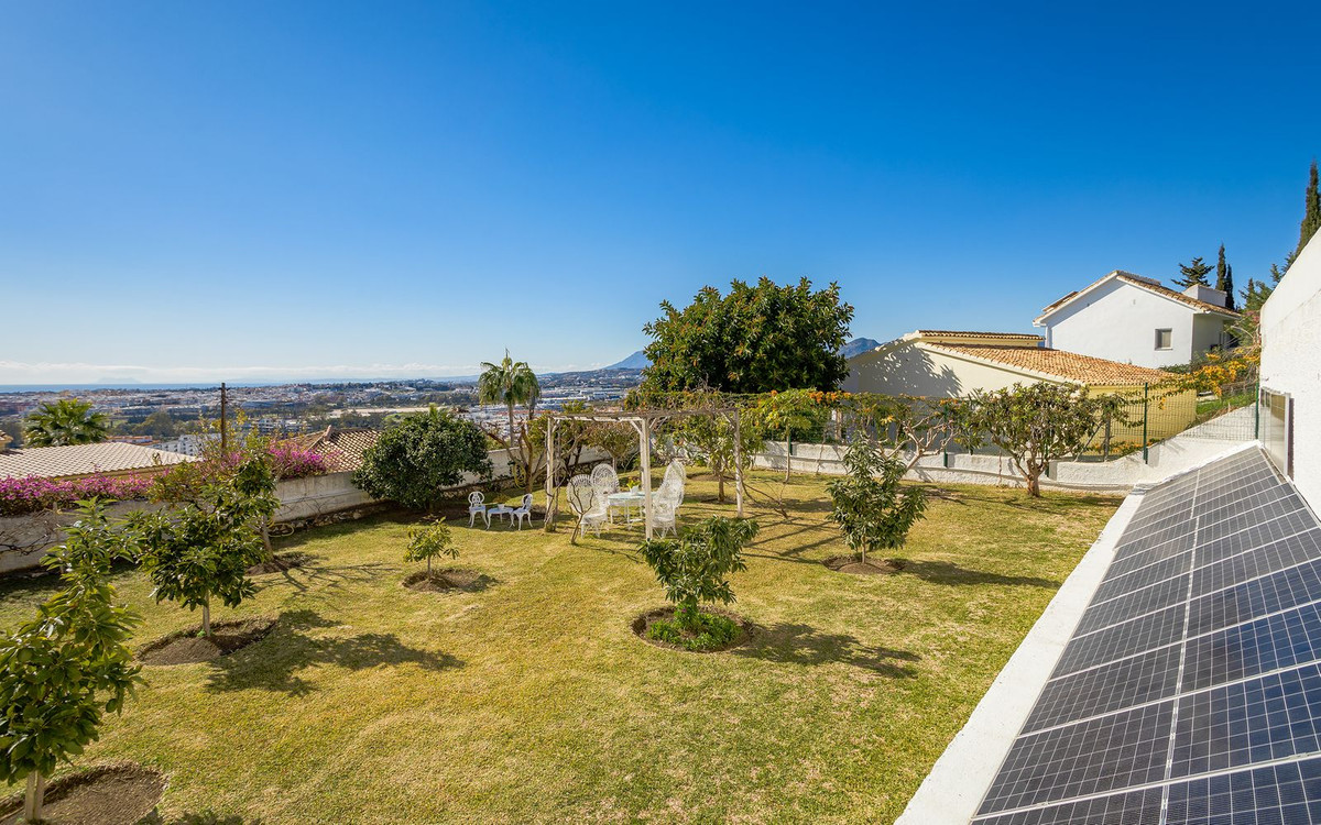 4 Bedroom Villa in Marbella - Photo 37