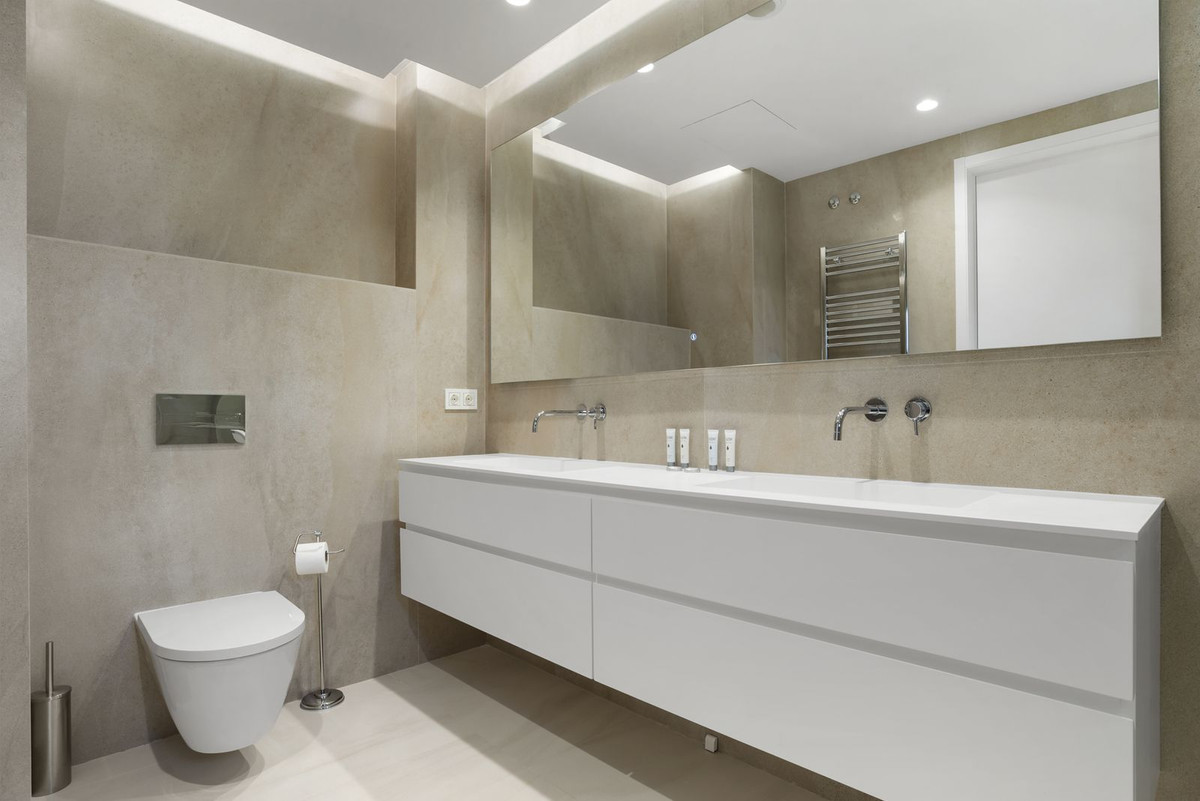 2 Bedroom Apartment in Estepona - Photo 19