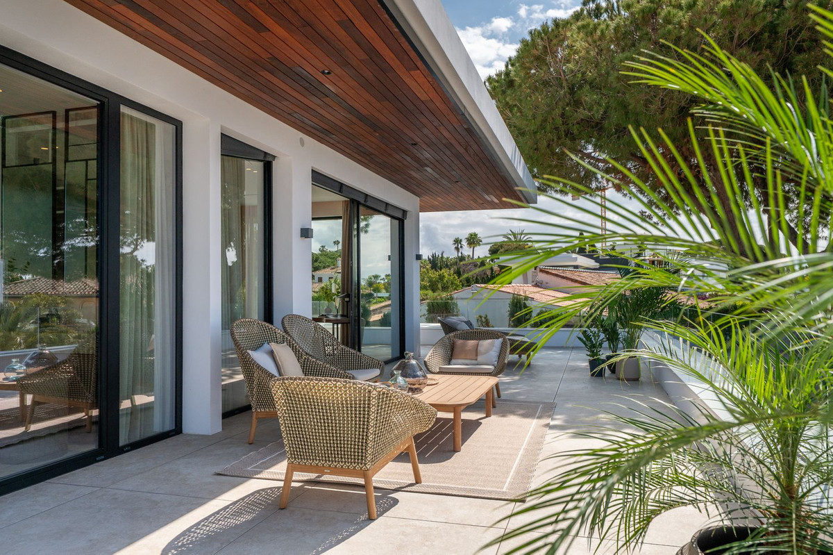6 Bedroom Villa in Marbella - Photo 33