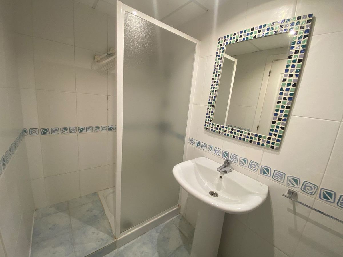 2 Bedroom Apartment in Marbella - Photo 23