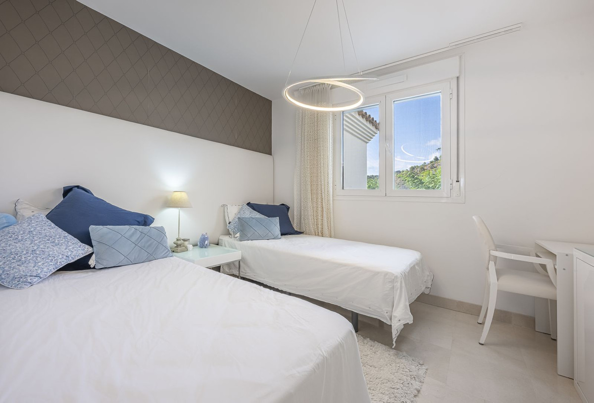 2 Bedroom Penthouse in Benahavís - Фото 10