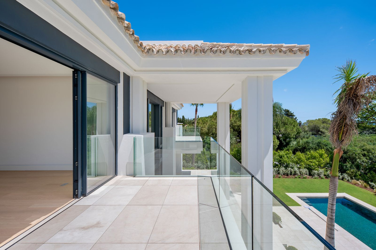6 Bedroom Villa in Marbella - Photo 9