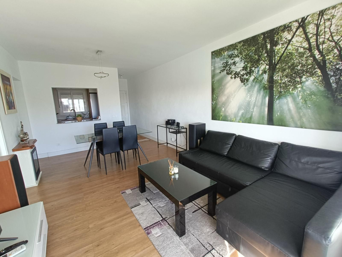 2 Bedroom Apartment in Estepona - Photo 12