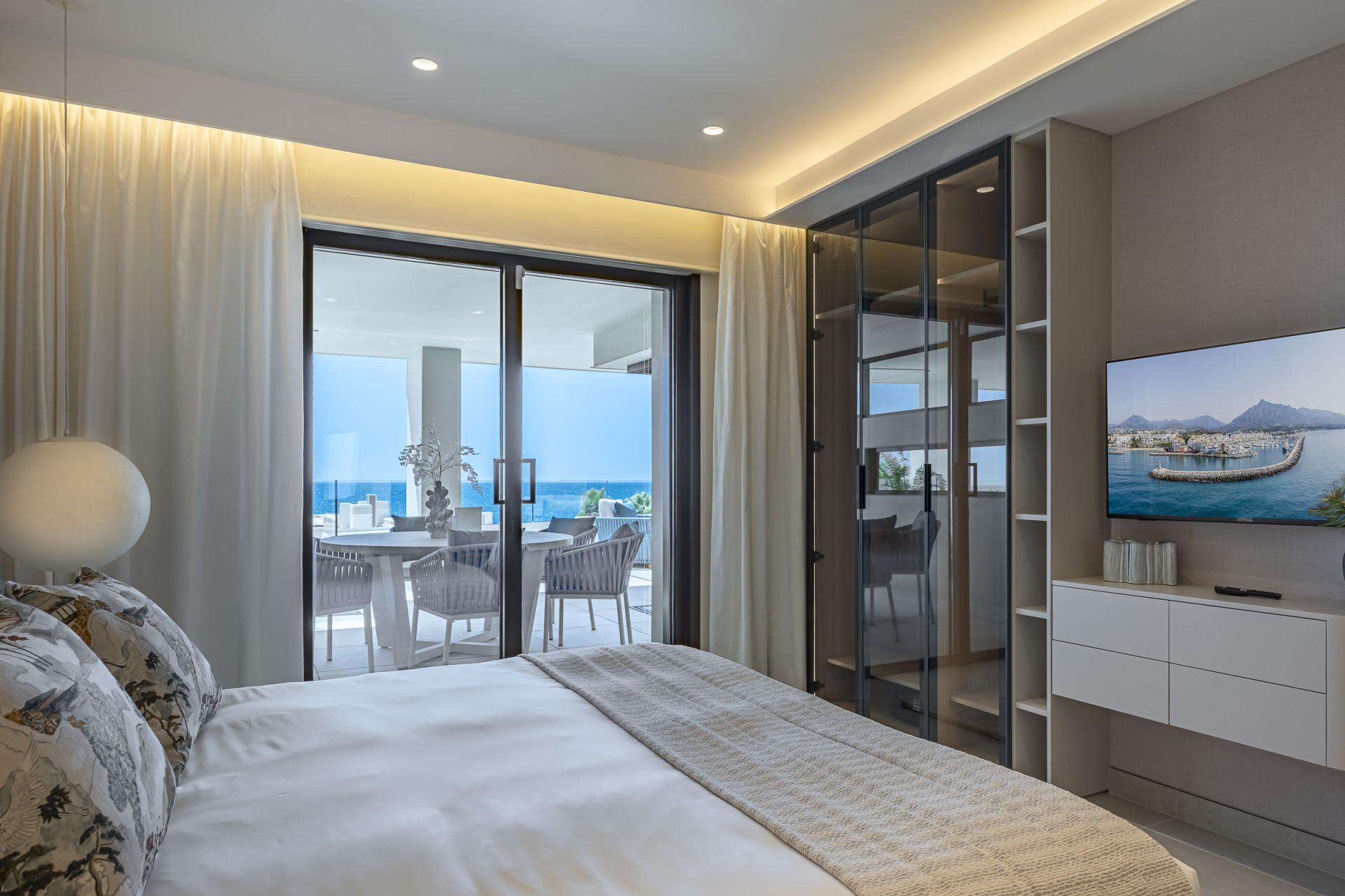 2 Bedroom Apartment in Estepona - Photo 17