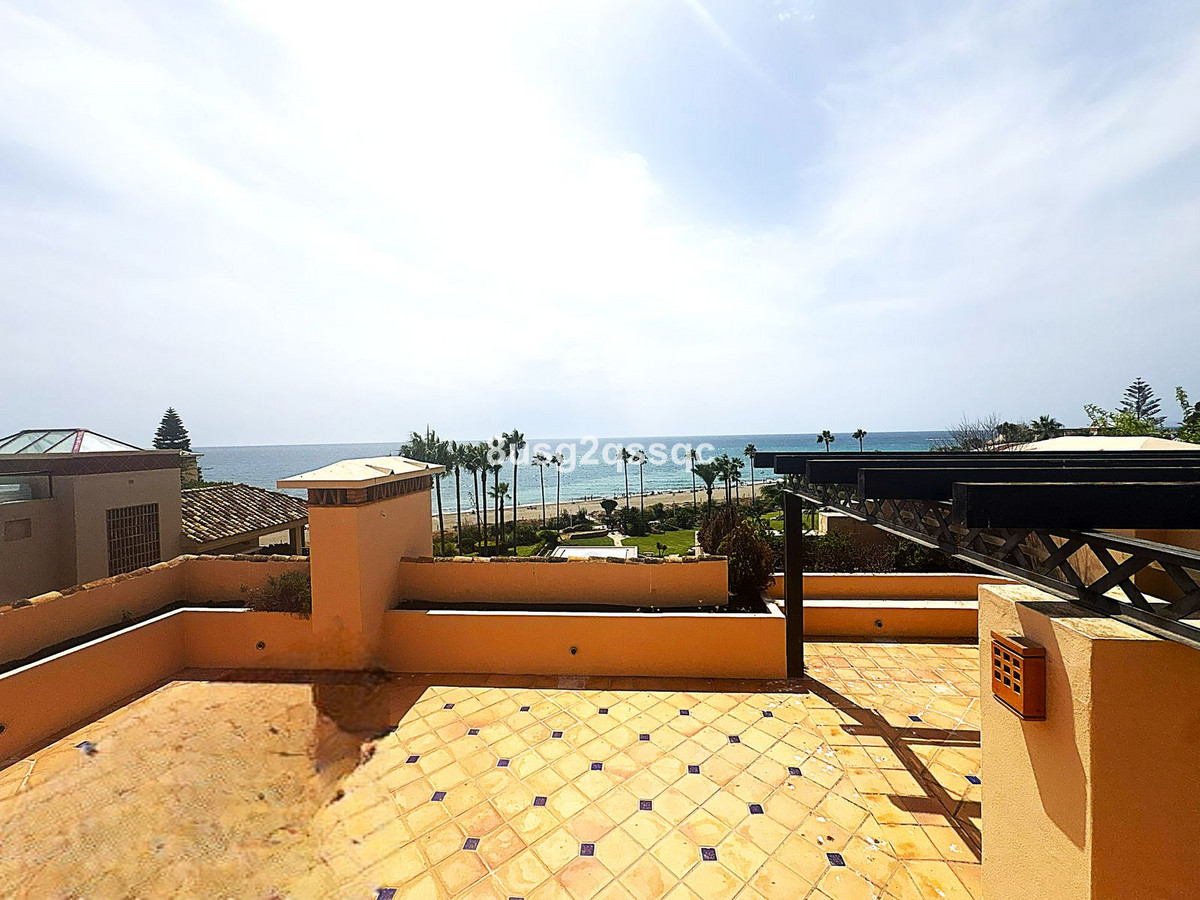 3 Bedroom Penthouse in Estepona - Photo 16