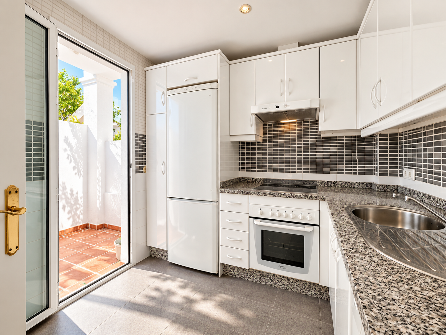 3 Bedroom Townhouse in Marbella - Photo 12