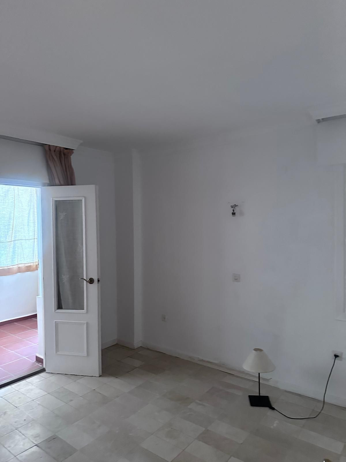 1 Bedroom Apartment in Marbella - Photo 5