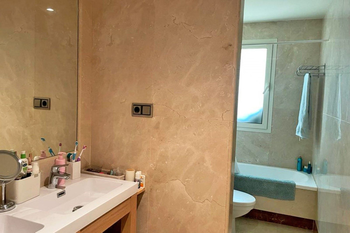 3 Bedroom Apartment in Marbella - Photo 10