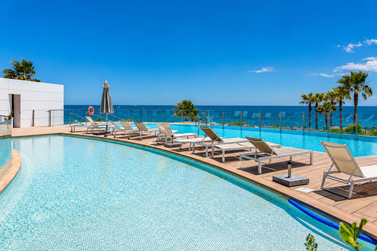 4 Bedroom Apartment in Estepona - Фото 30