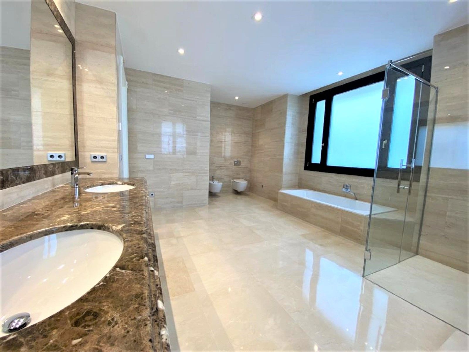 6 Bedroom Villa in Estepona - Фото 19