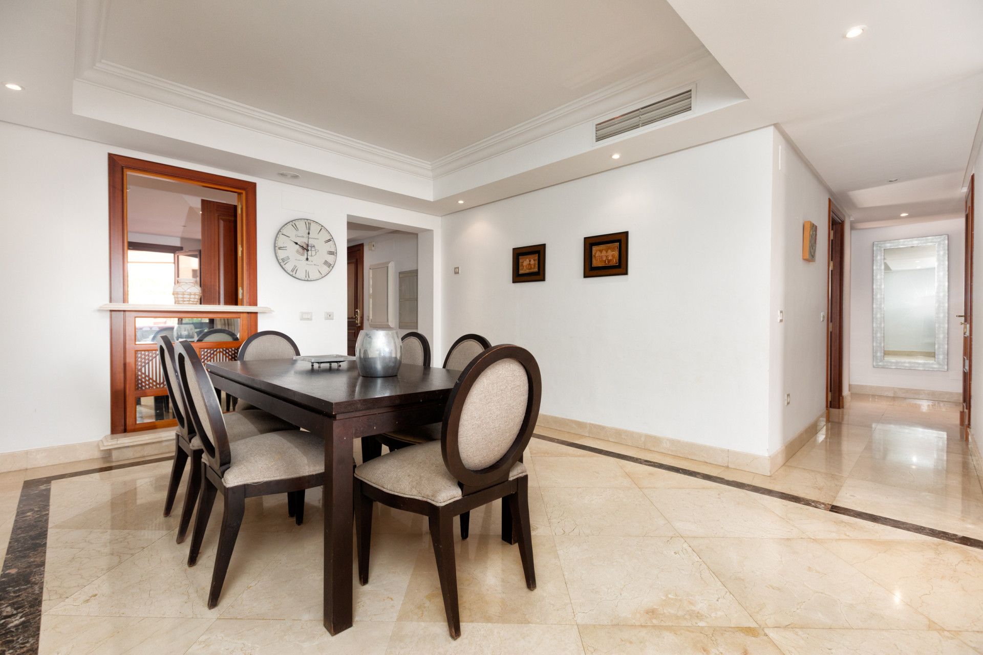 3 Bedroom Apartment in Estepona - Photo 11