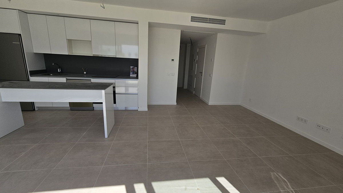 2 Bedroom Apartment in Estepona - Photo 21