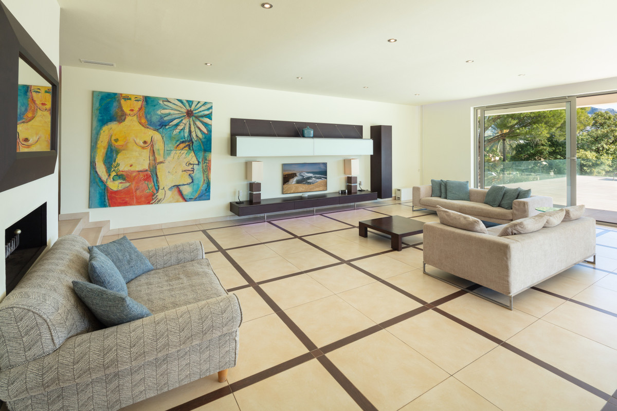 6 Bedroom Villa in Marbella - Photo 18